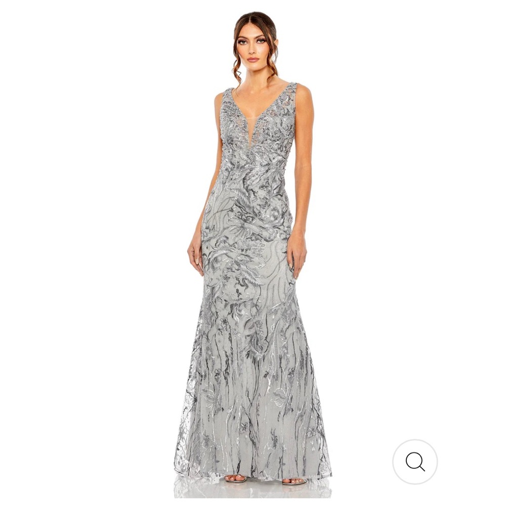 Mac Duggal Sleeveless High Neck Embroidered Gown Size 8 New $798